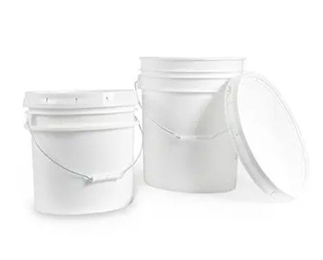 Um balde de metal resistente aos raios UV resiste a temperaturas de até 200° F.